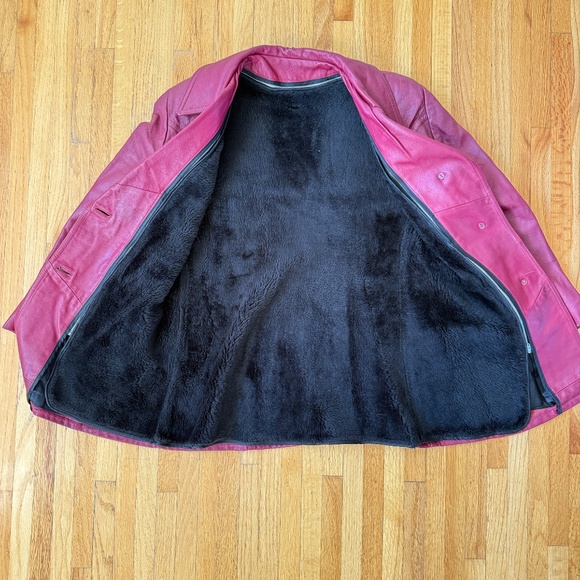 Vintage 70s berry leather coat w/ brass buttons + zip-out faux-fur lining - Picture 4 of 15